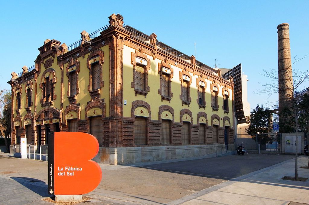 Environmental education facility open to citizens to promote sustainability. It offers an information and consultation service on urban ecology and sustainability, activities for adults and families, and a materials lending service, among others. Fàbrica del Sol