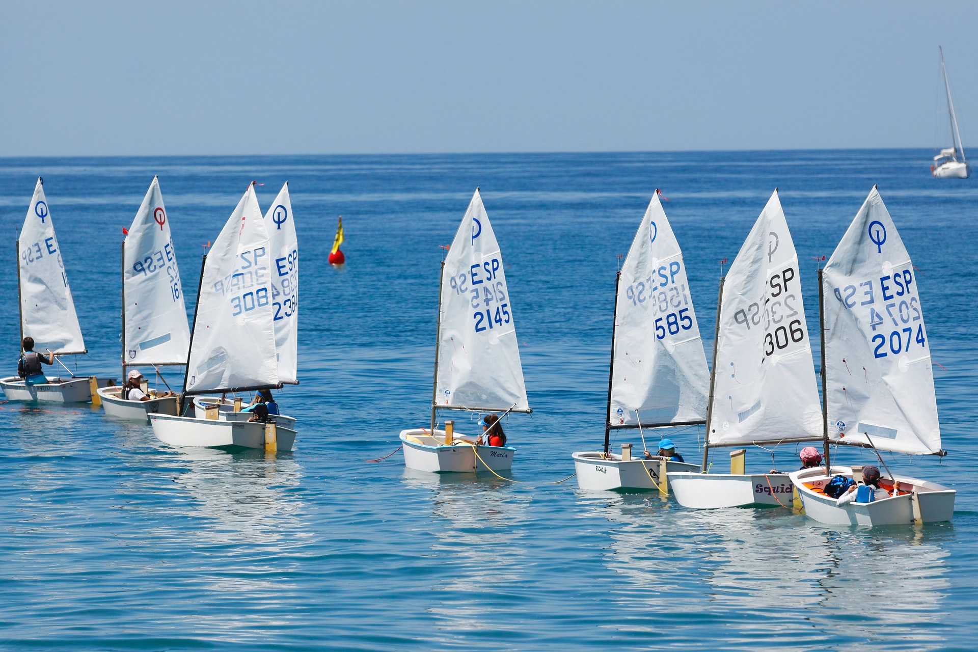 Barcelona City Council manages the New Olympic Port to become a new city space will be integrated: promoting professional and sports sailing and activities in the Blue Economy under a model of sustainable production and consumption. Hub of the Blue Economy: new pole of economic activity
